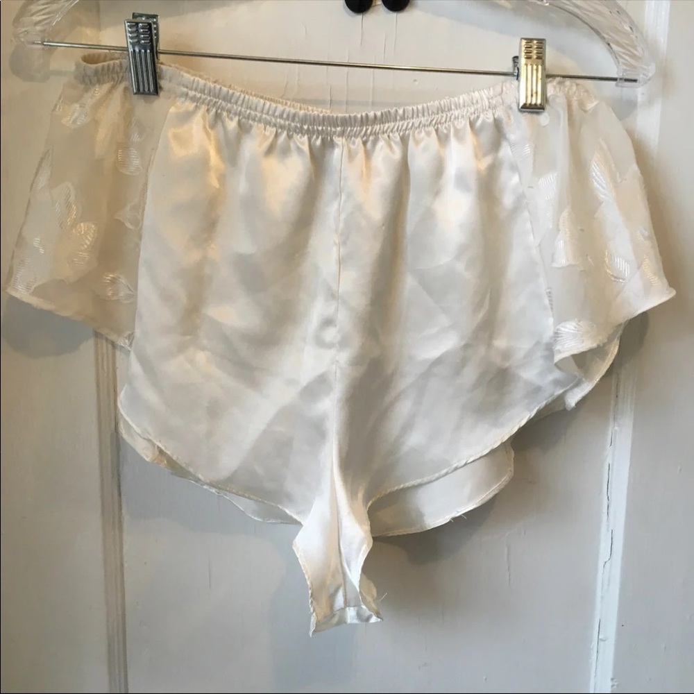 *FREE WITH ANY PURCHASE Satin lounge shorts size large